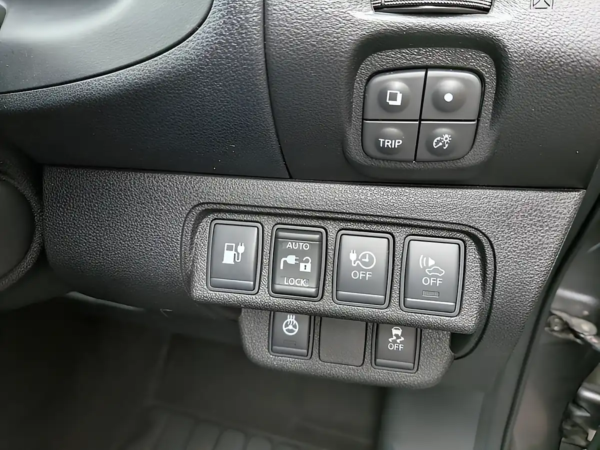 Used 2016 Nissan Leaf Tekna Grey - Interior and Exterior details 14