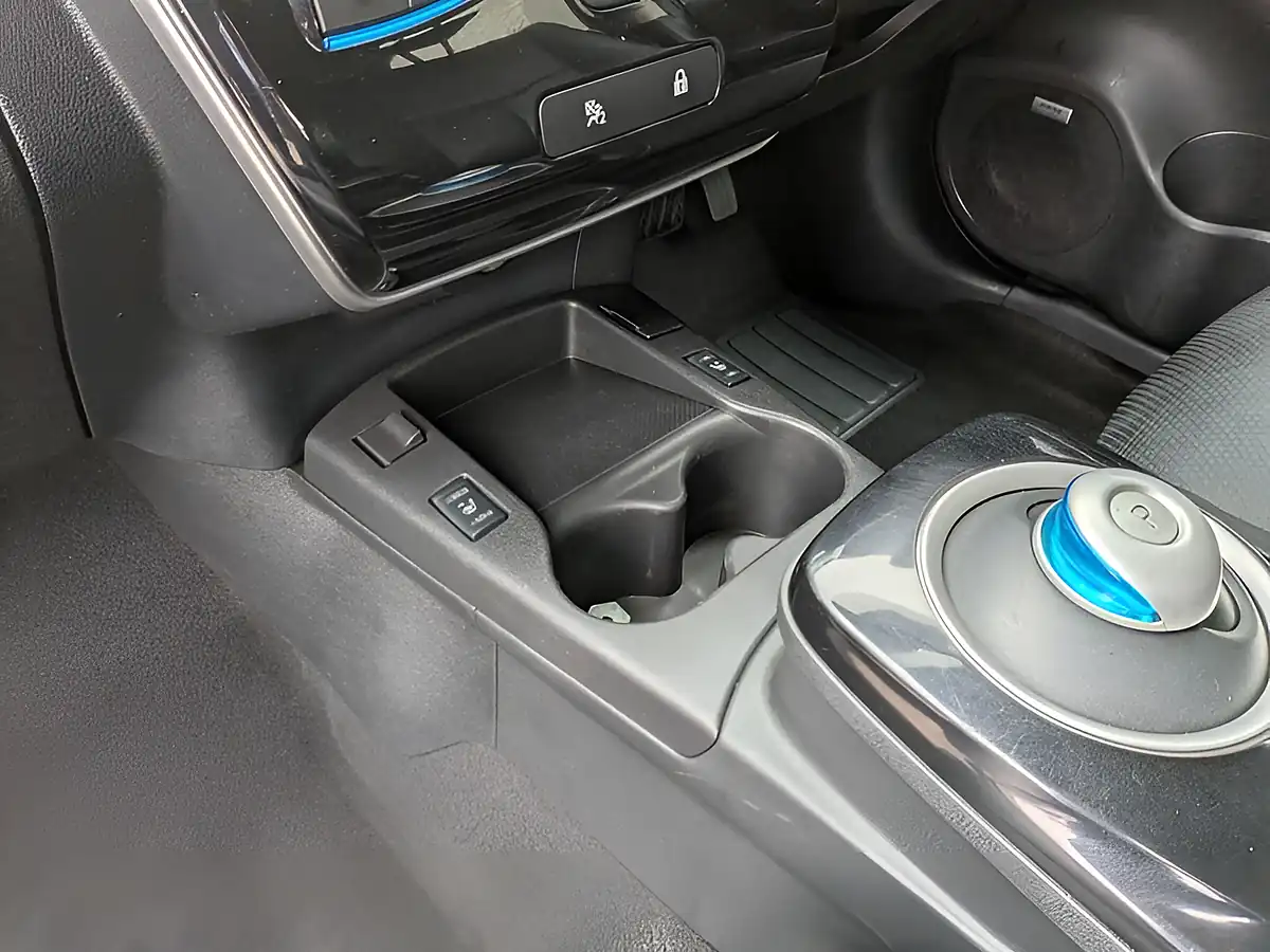Used 2016 Nissan Leaf Tekna Grey - Interior and Exterior details 15