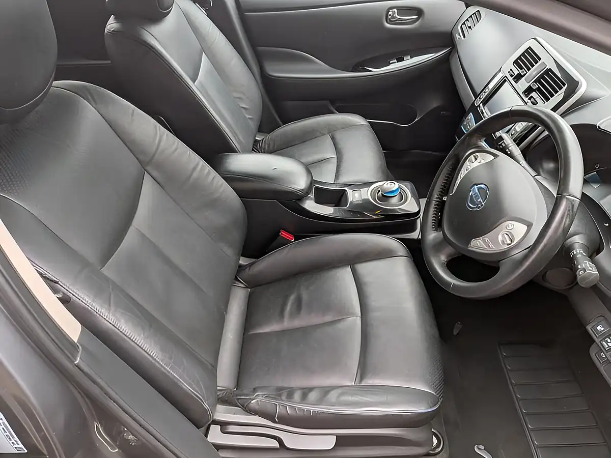 Used 2016 Nissan Leaf Tekna Grey - Interior and Exterior details 9