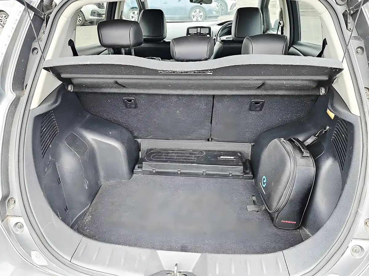 Used 2016 Nissan Leaf Tekna Grey - Interior and Exterior details 6
