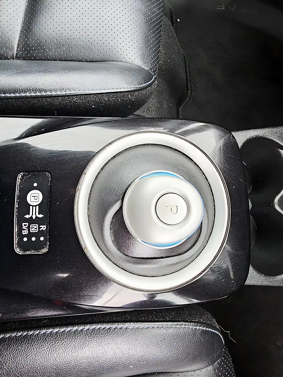 Used 2016 Nissan Leaf Tekna Grey - Interior and Exterior details 9