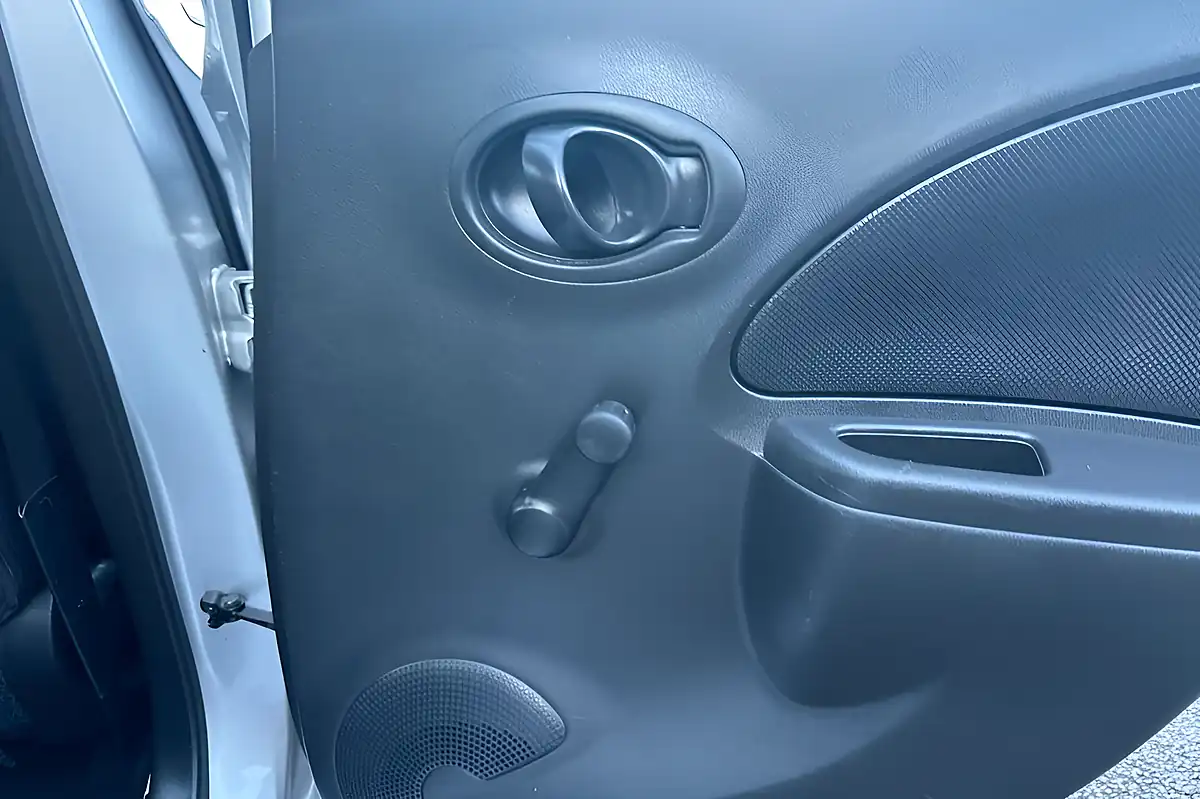 Used 2016 Nissan Micra Visia Platinum Silver - Interior and Exterior details 17
