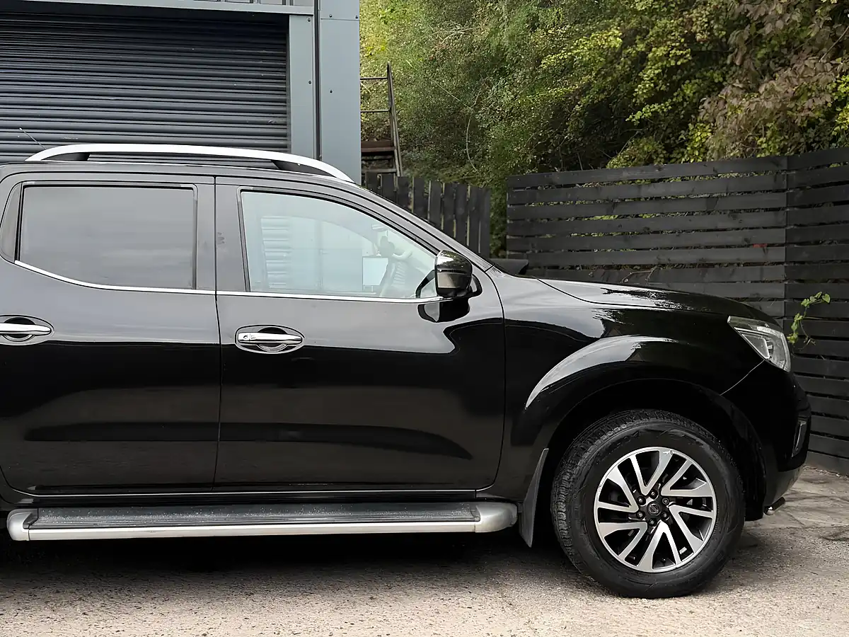 Used 2016 Nissan Navara Tekna Black - Interior and Exterior details 10