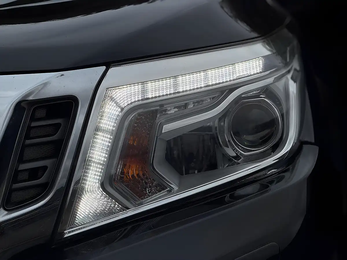 Used 2016 Nissan Navara Tekna Black - Interior and Exterior details 11