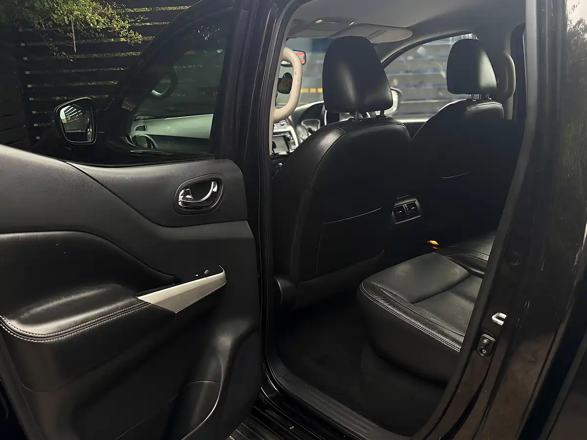 Used 2016 Nissan Navara Tekna Black - Interior and Exterior details 16