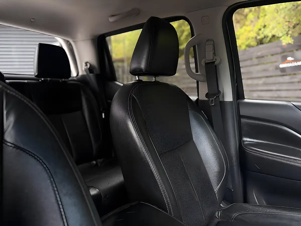 Used 2016 Nissan Navara Tekna Black - Interior and Exterior details 19
