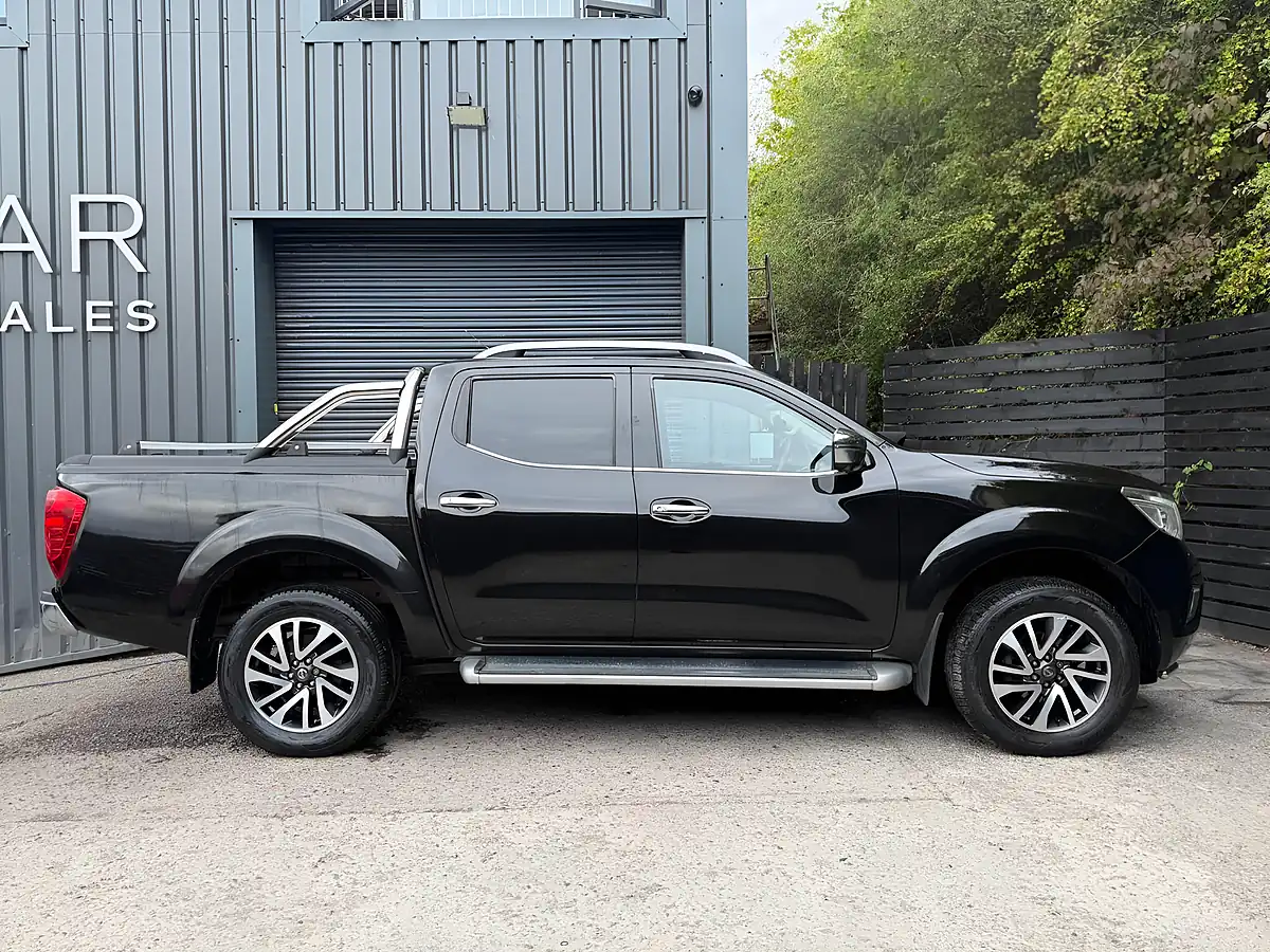 Used 2016 Nissan Navara Tekna Black - Interior and Exterior details 4