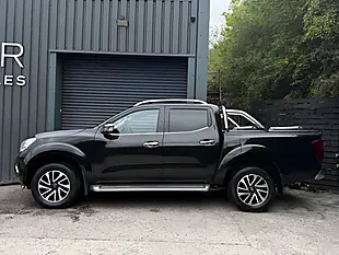 Used 2016 Nissan Navara Tekna Black - Interior and Exterior details 5