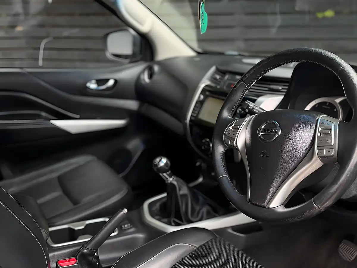 Used 2016 Nissan Navara Tekna Black - Interior and Exterior details 6