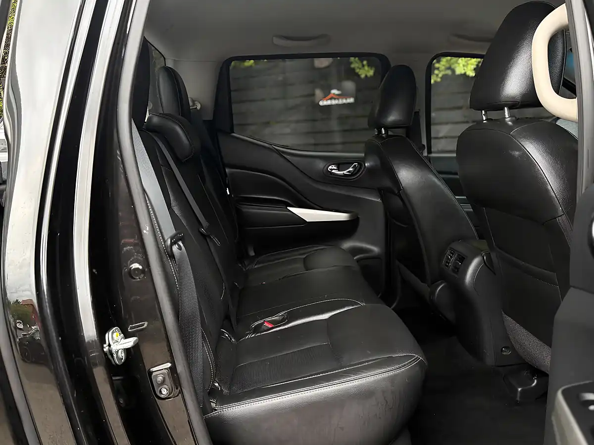 Used 2016 Nissan Navara Tekna Black - Interior and Exterior details 7