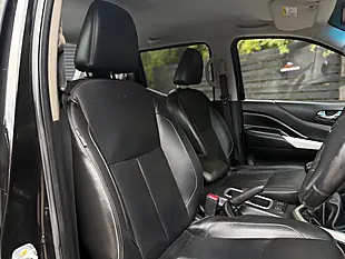 Used 2016 Nissan Navara Tekna Black - Interior and Exterior details 8