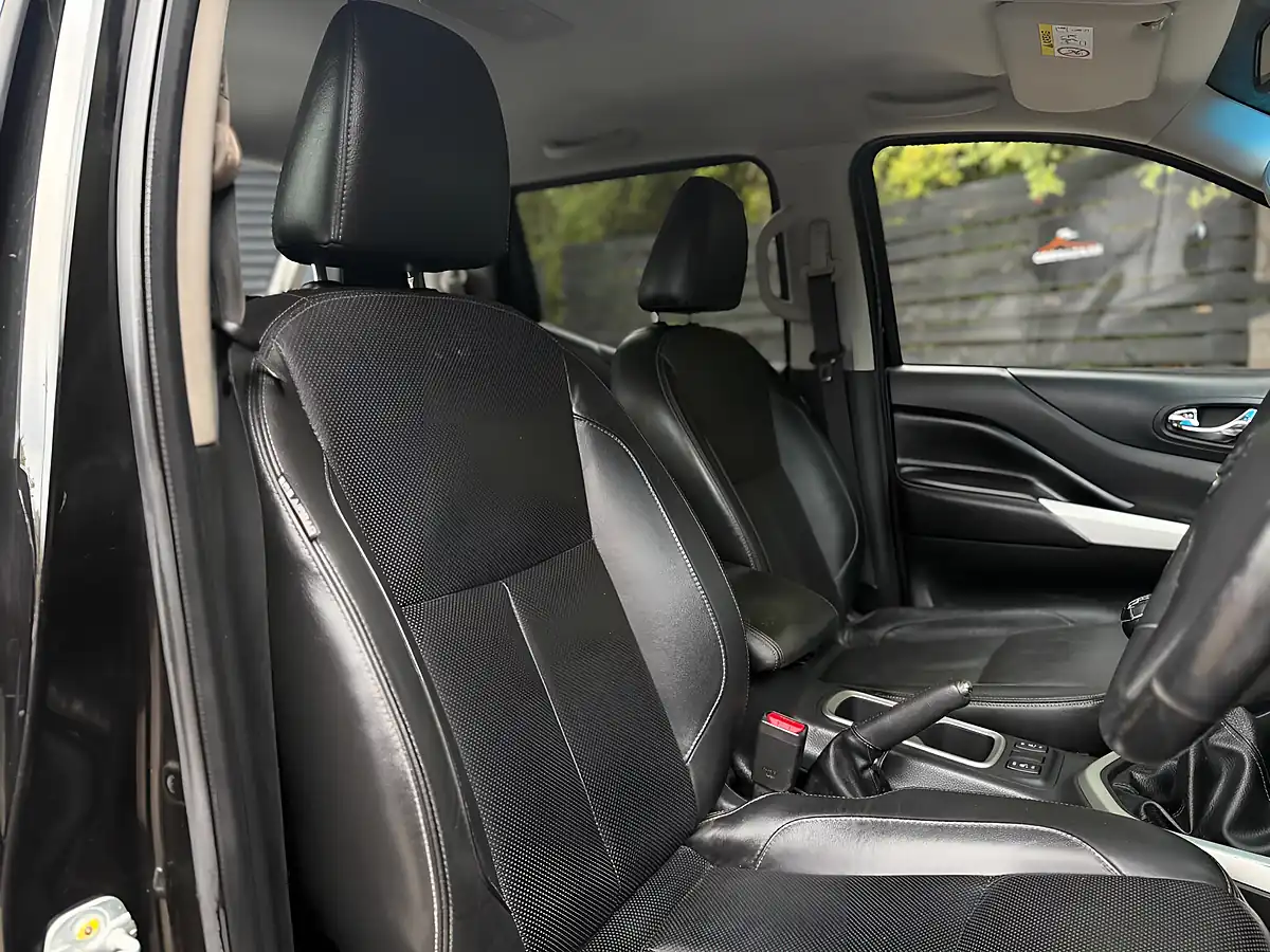 Used 2016 Nissan Navara Tekna Black - Interior and Exterior details 8
