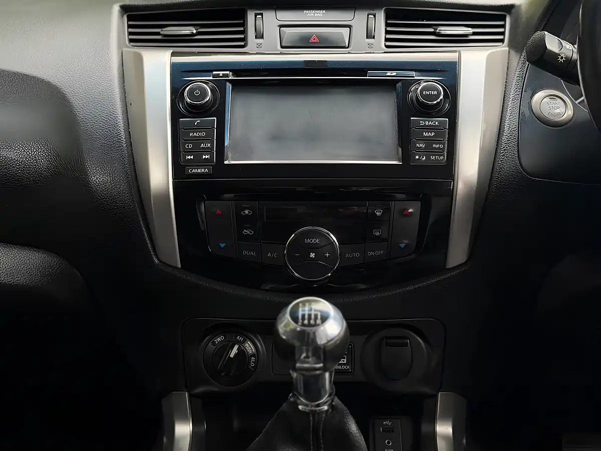 Used 2016 Nissan Navara Tekna Black - Interior and Exterior details 9