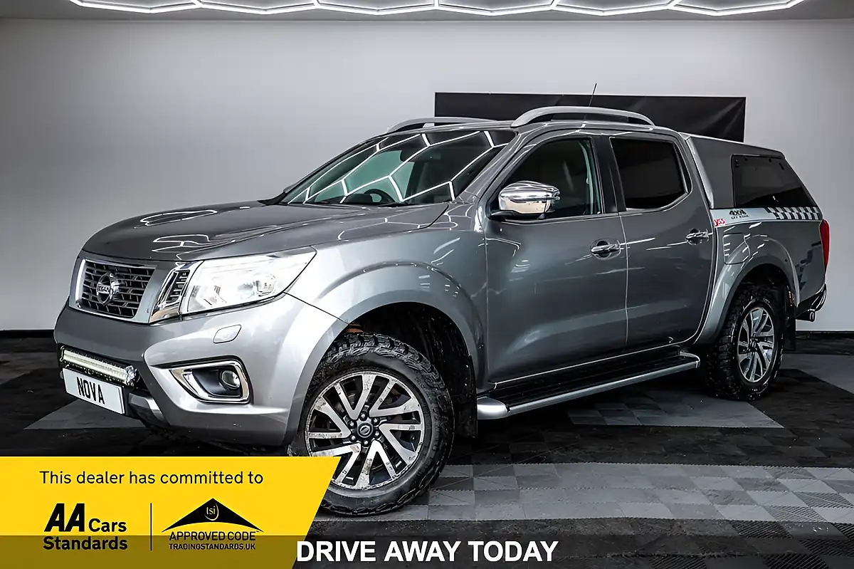Used 2016 Nissan Navara Tekna Grey - Front View