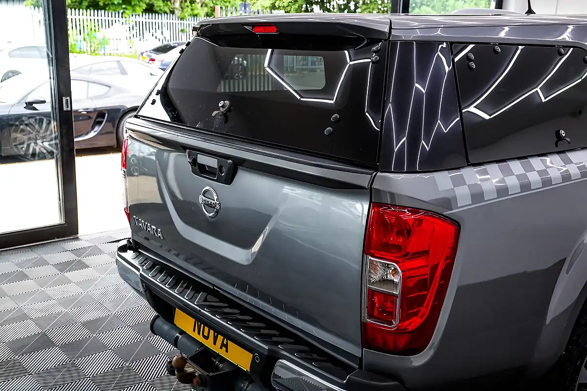 Used 2016 Nissan Navara Tekna Grey - Interior and Exterior details 10