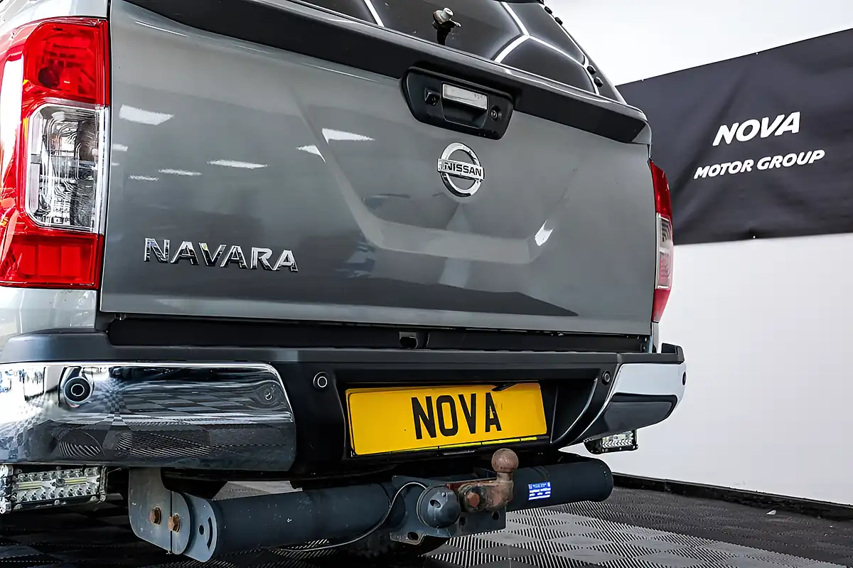 Used 2016 Nissan Navara Tekna Grey - Interior and Exterior details 11