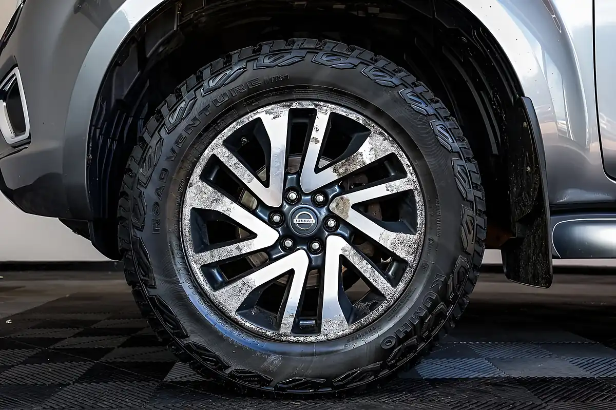 Used 2016 Nissan Navara Tekna Grey - Interior and Exterior details 14