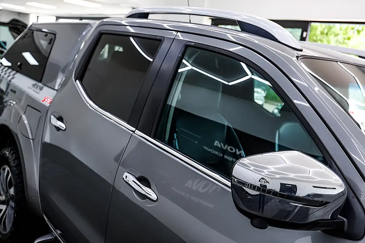 Used 2016 Nissan Navara Tekna Grey - Interior and Exterior details 15