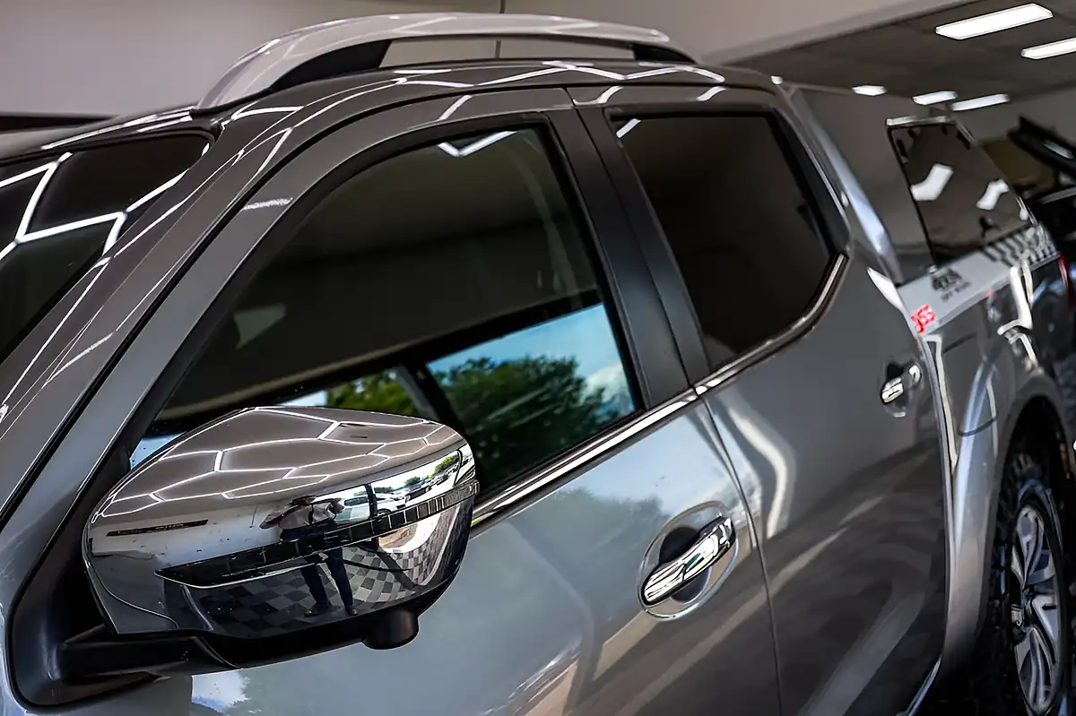 Used 2016 Nissan Navara Tekna Grey - Interior and Exterior details 16