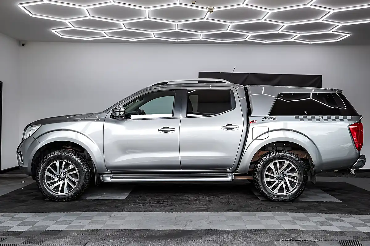 Used 2016 Nissan Navara Tekna Grey - Interior and Exterior details 3