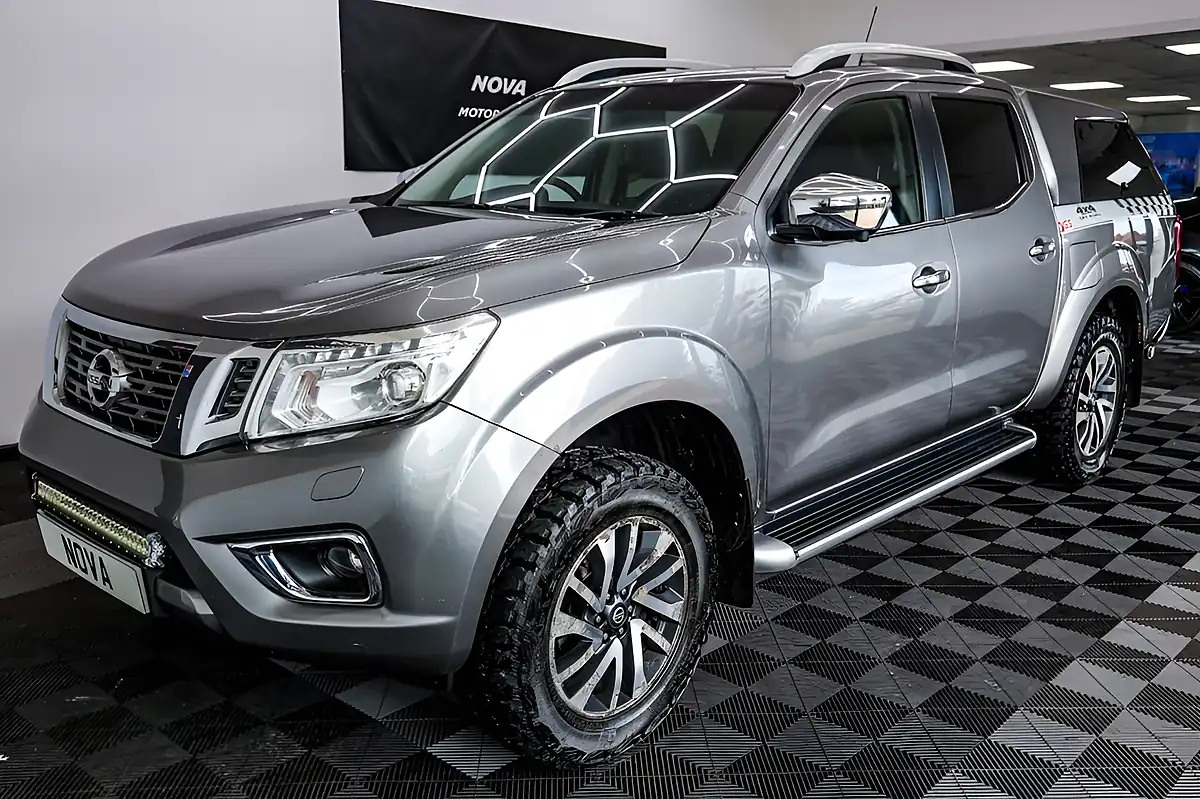 Used 2016 Nissan Navara Tekna Grey - Interior and Exterior details 4