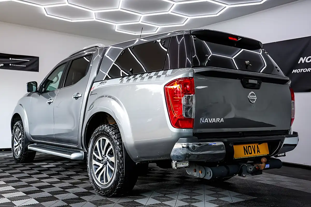 Used 2016 Nissan Navara Tekna Grey - Interior and Exterior details 9