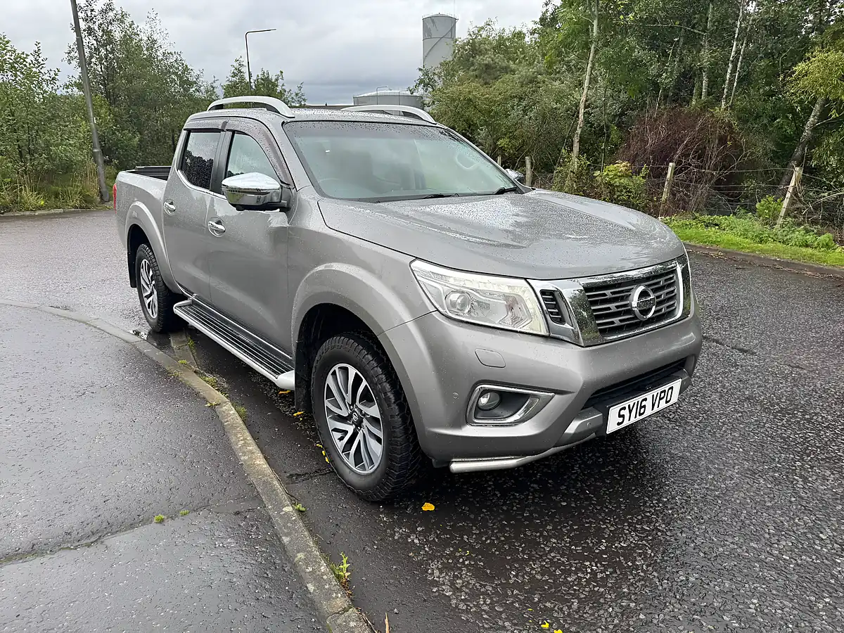 Used 2016 Nissan Navara Tekna Grey - Front View
