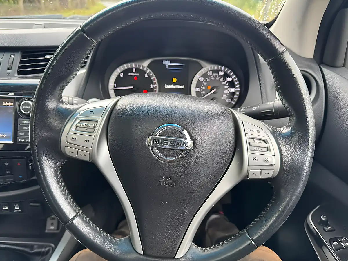 Used 2016 Nissan Navara Tekna Grey - Interior and Exterior details 17