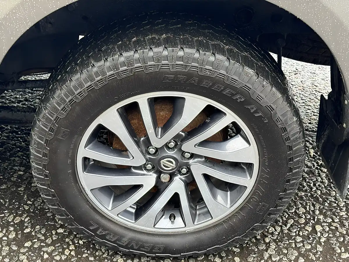 Used 2016 Nissan Navara Tekna Grey - Interior and Exterior details 18