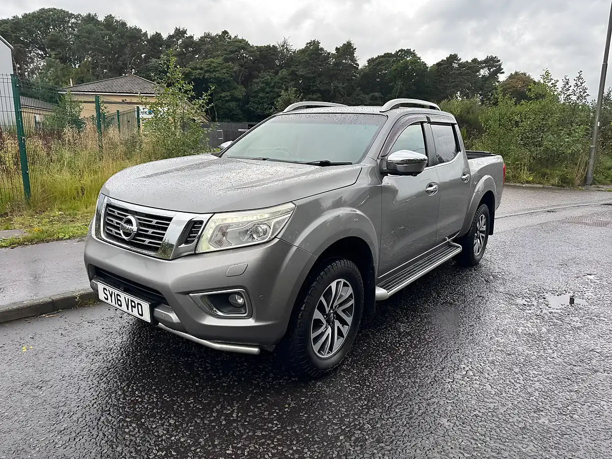 Used 2016 Nissan Navara Tekna Grey - Interior and Exterior details 3