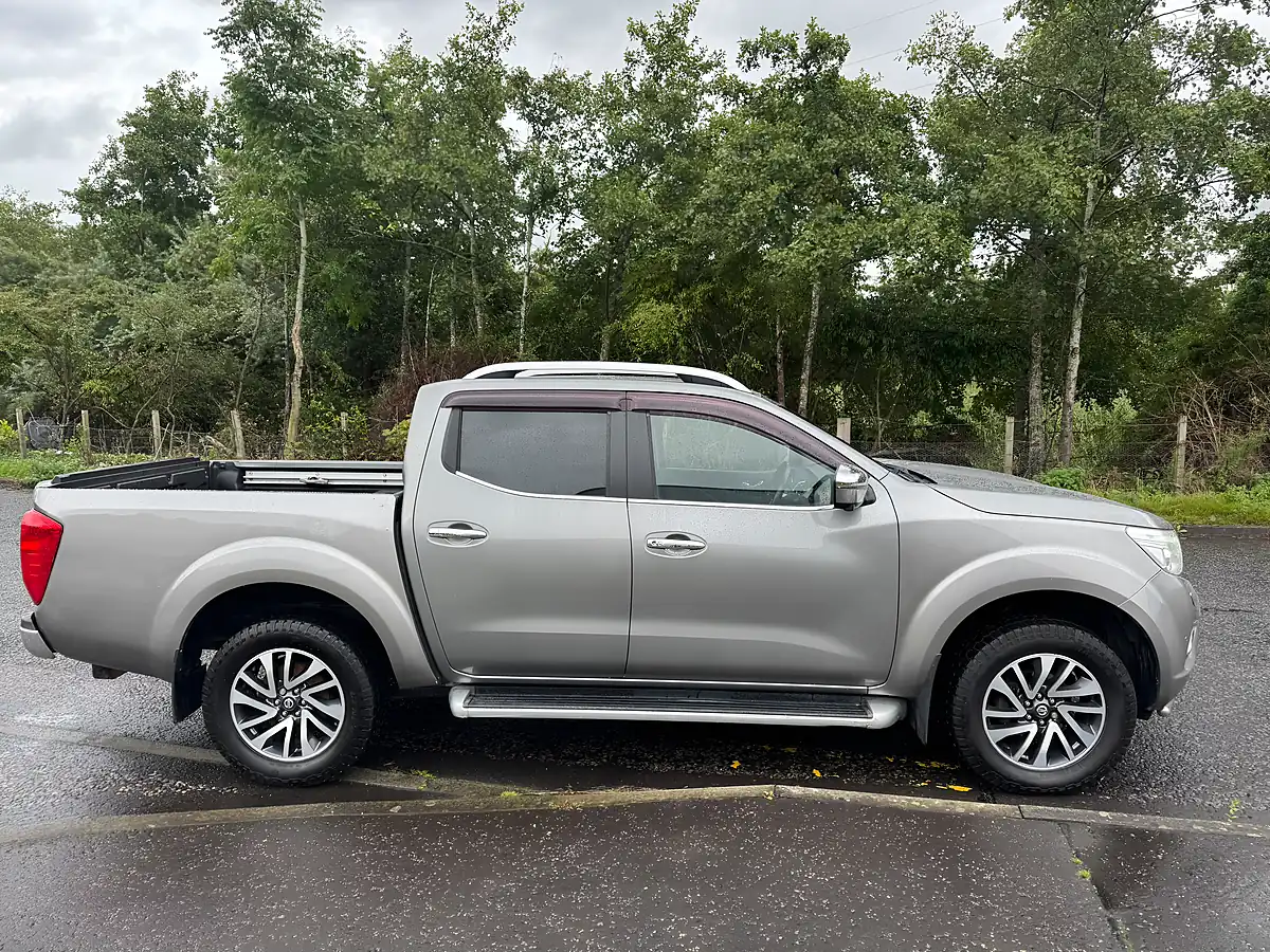 Used 2016 Nissan Navara Tekna Grey - Interior and Exterior details 5