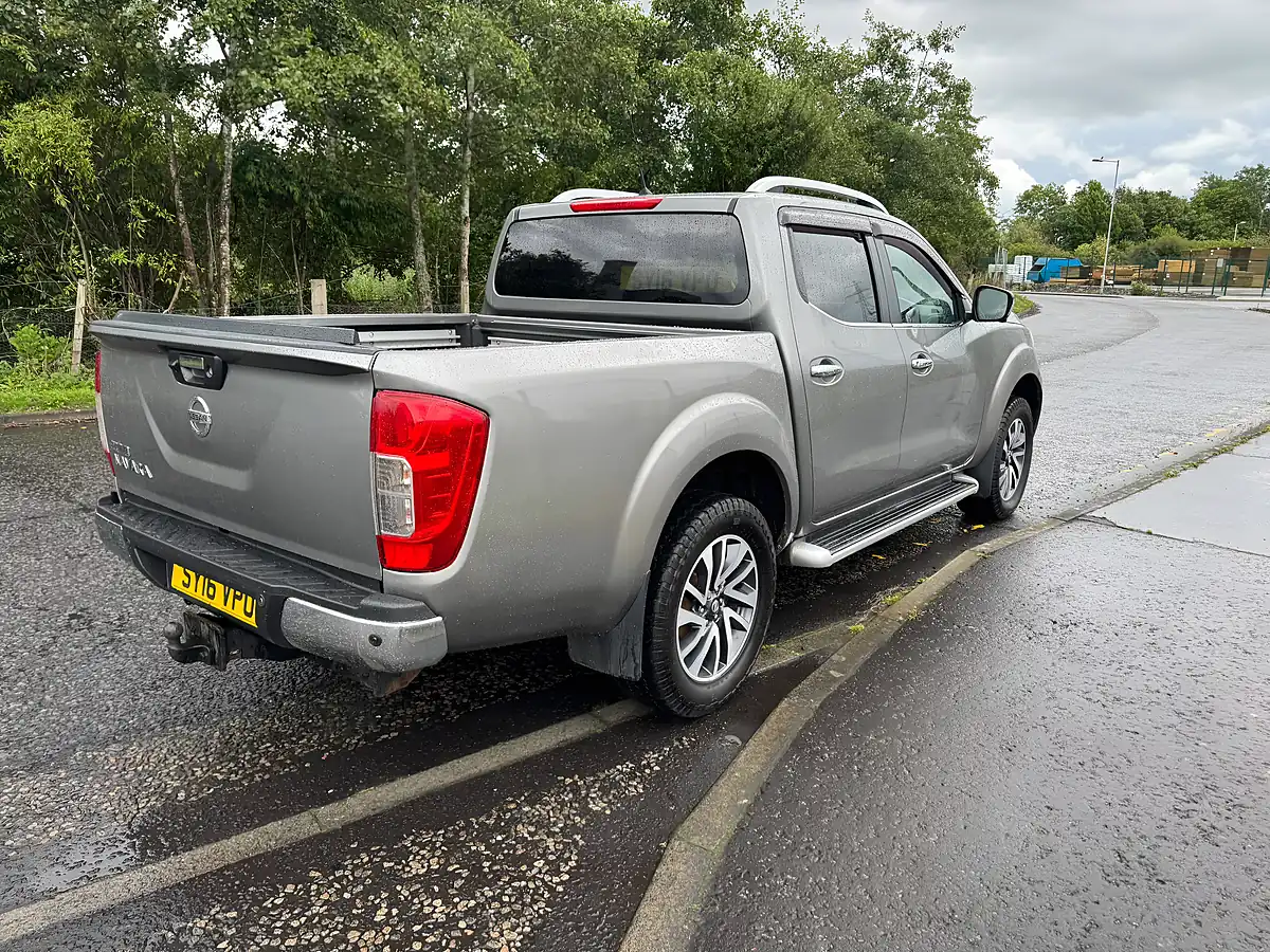 Used 2016 Nissan Navara Tekna Grey - Interior and Exterior details 6