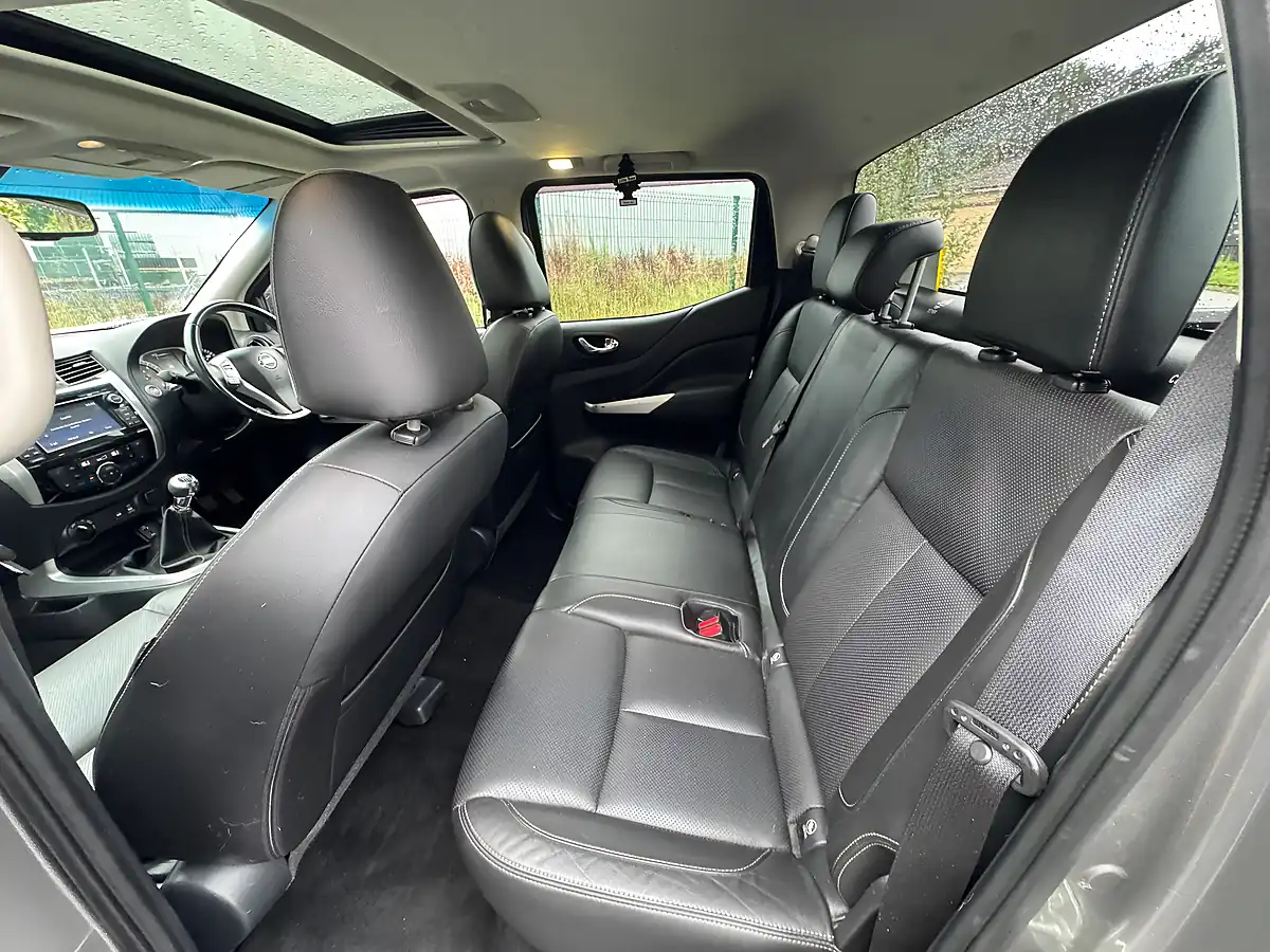 Used 2016 Nissan Navara Tekna Grey - Interior and Exterior details 9