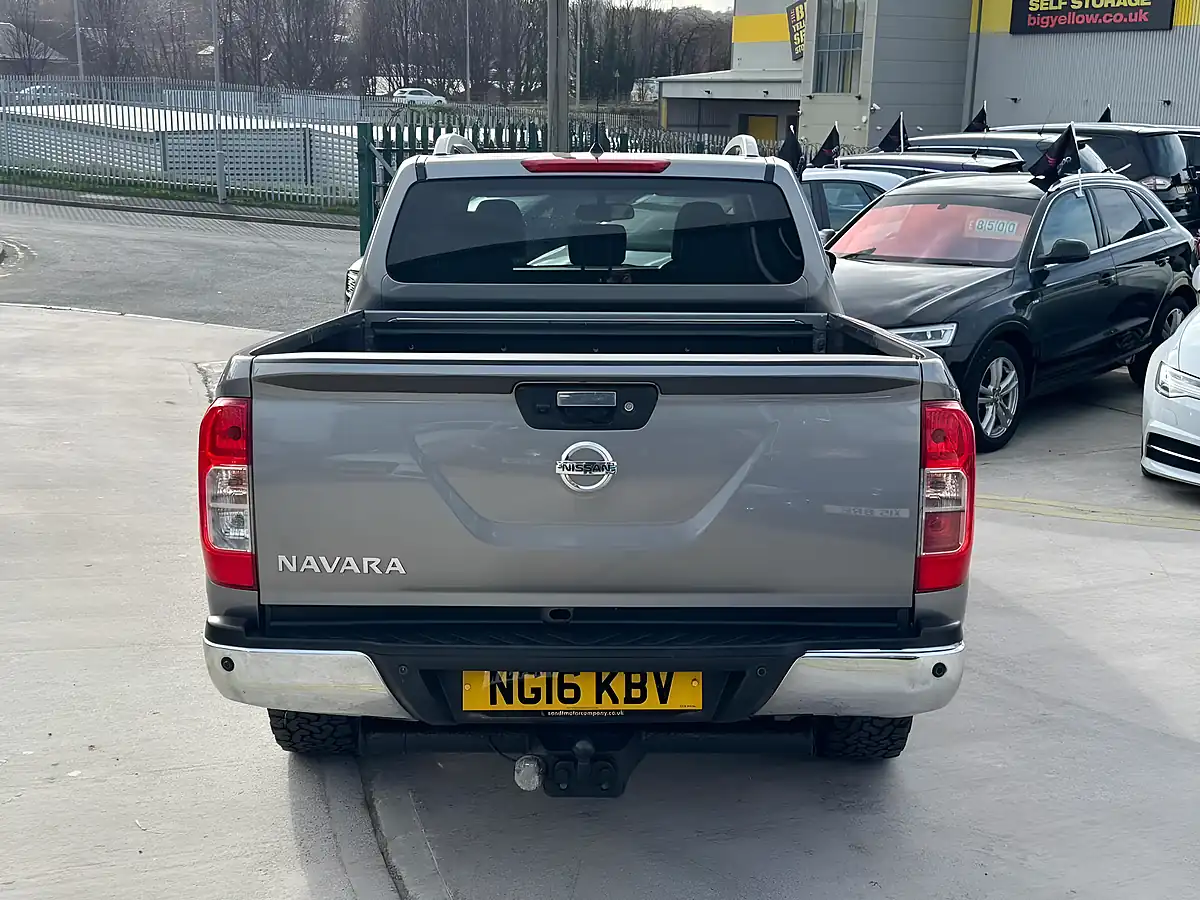 Used 2016 Nissan Navara Tekna Grey - Interior and Exterior details 10