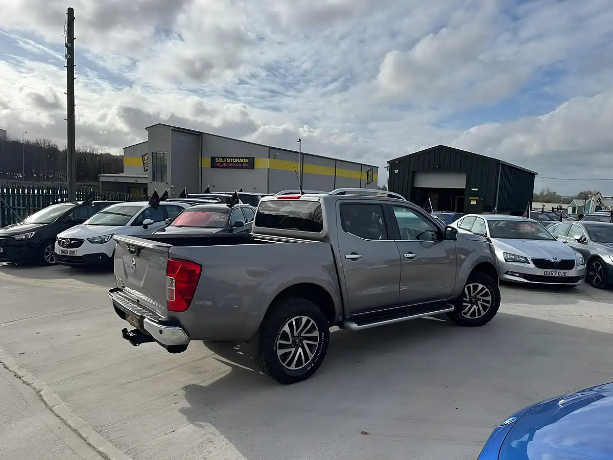 Used 2016 Nissan Navara Tekna Grey - Interior and Exterior details 11