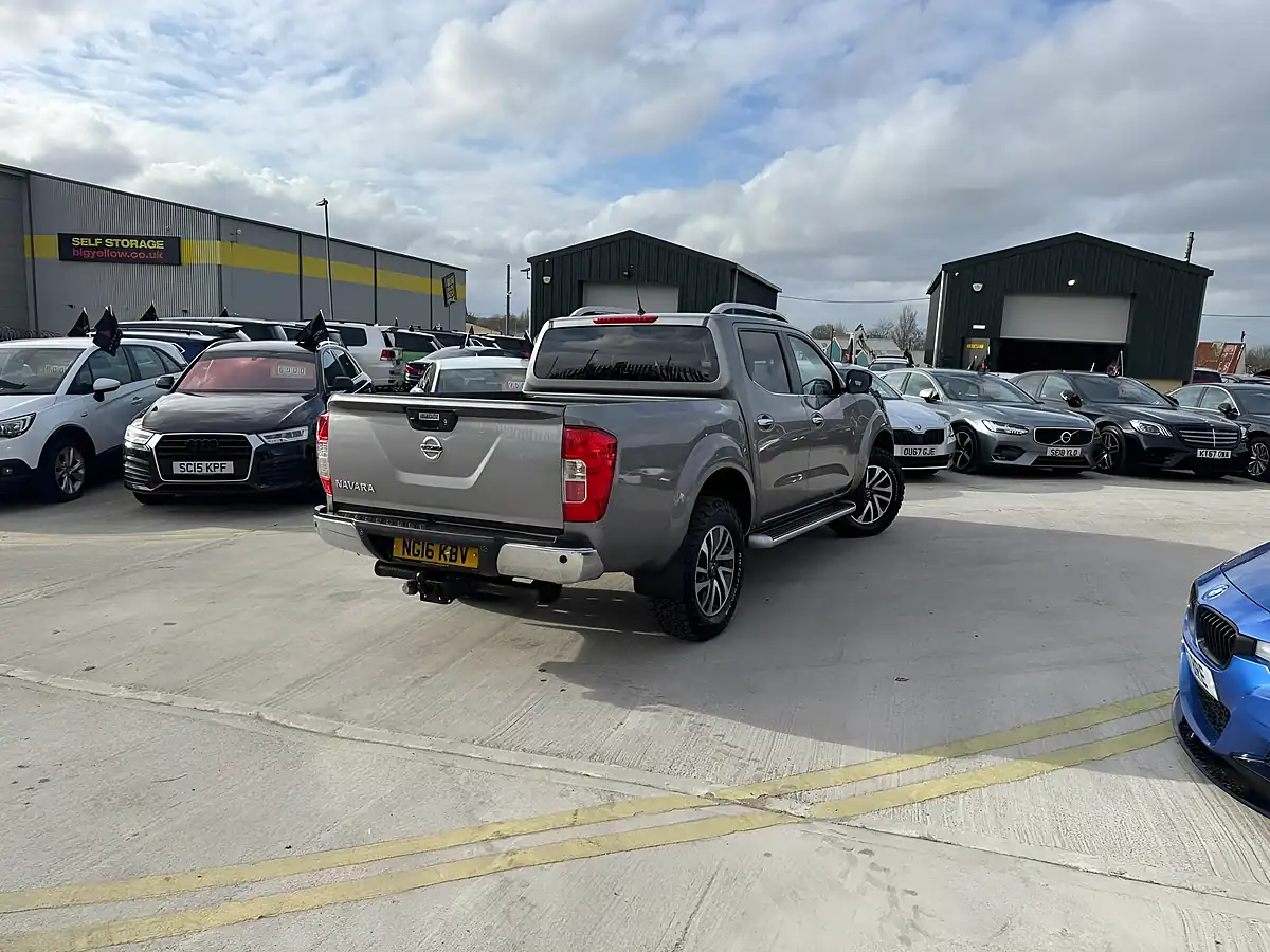 Used 2016 Nissan Navara Tekna Grey - Interior and Exterior details 12