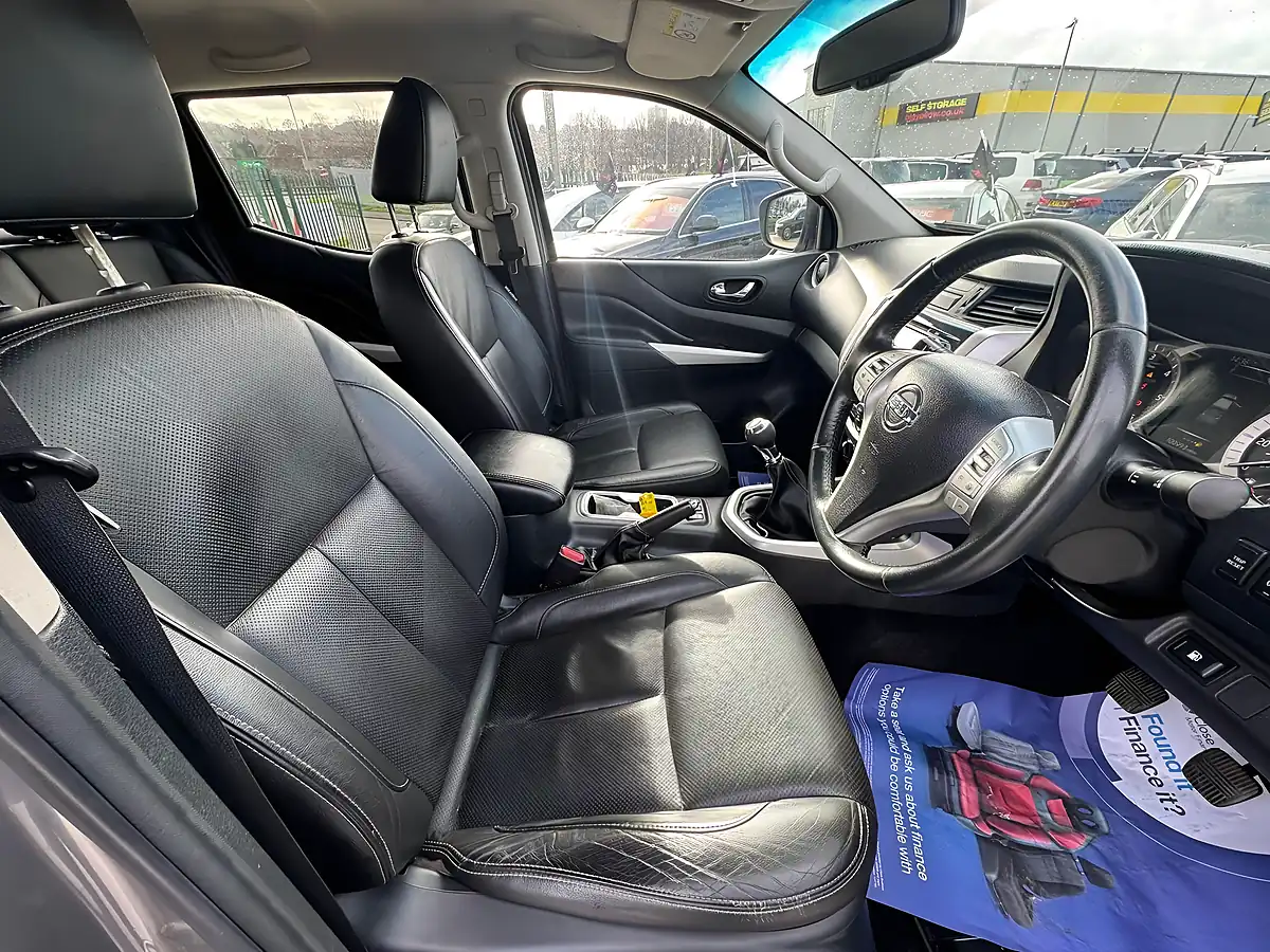 Used 2016 Nissan Navara Tekna Grey - Interior and Exterior details 13