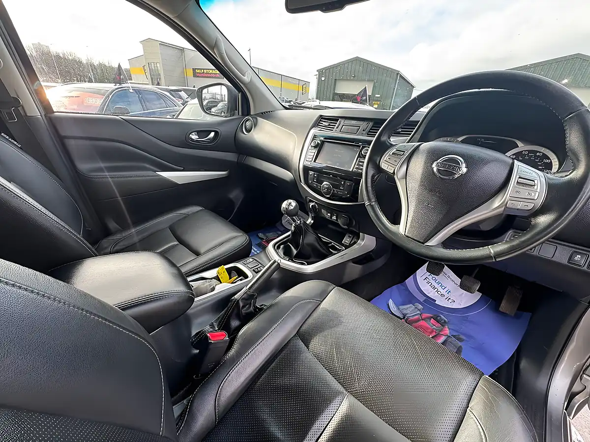 Used 2016 Nissan Navara Tekna Grey - Interior and Exterior details 15