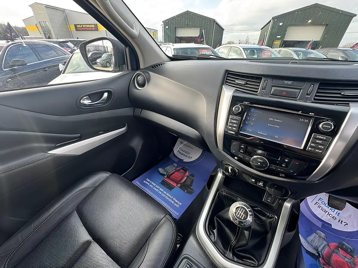 Used 2016 Nissan Navara Tekna Grey - Interior and Exterior details 17