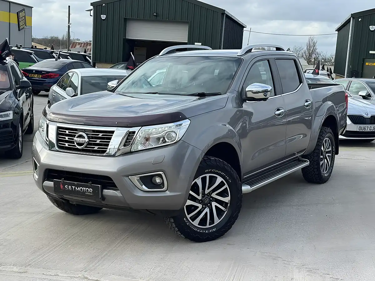 Used 2016 Nissan Navara Tekna Grey - Interior and Exterior details 3