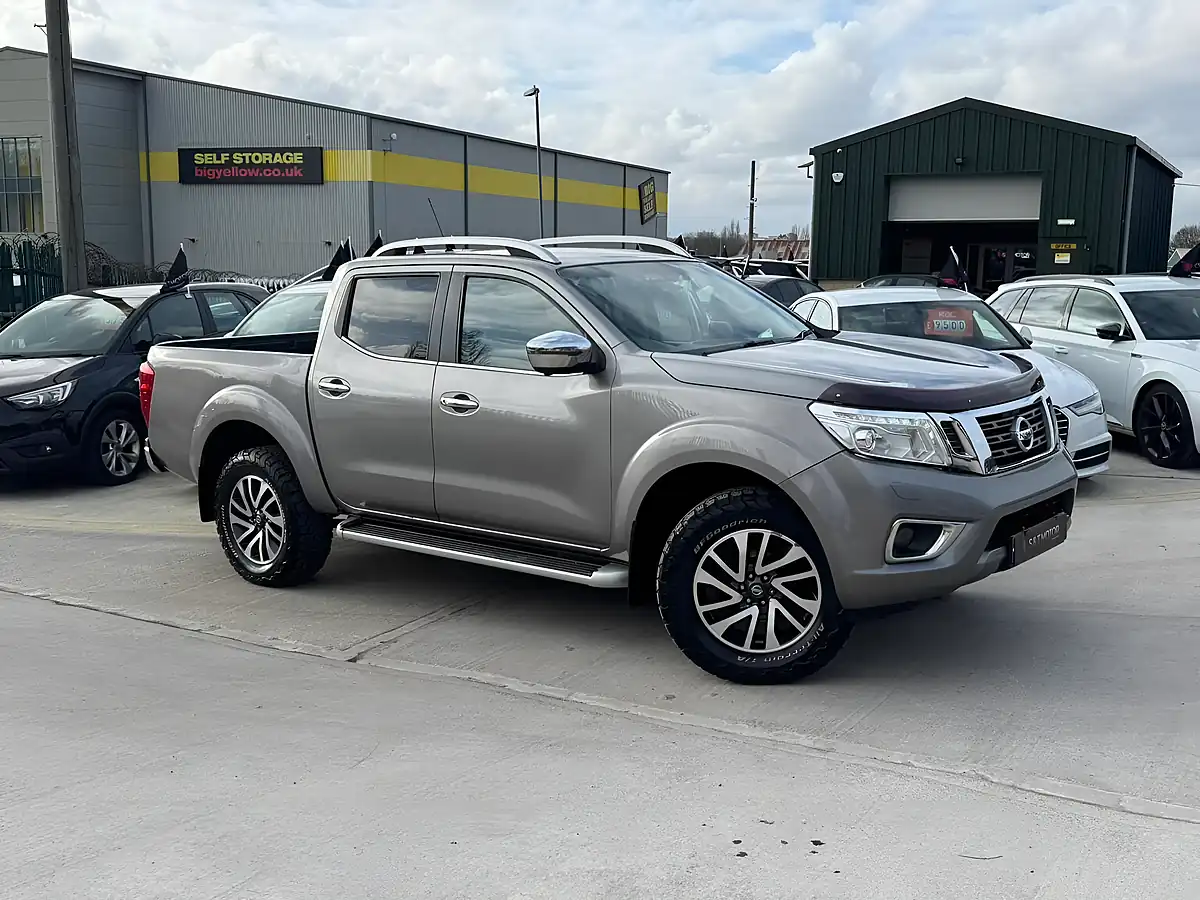 Used 2016 Nissan Navara Tekna Grey - Interior and Exterior details 5