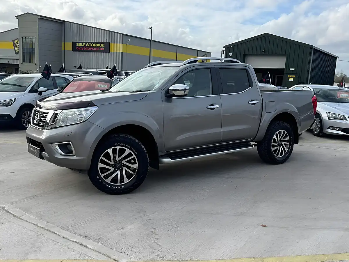 Used 2016 Nissan Navara Tekna Grey - Interior and Exterior details 6