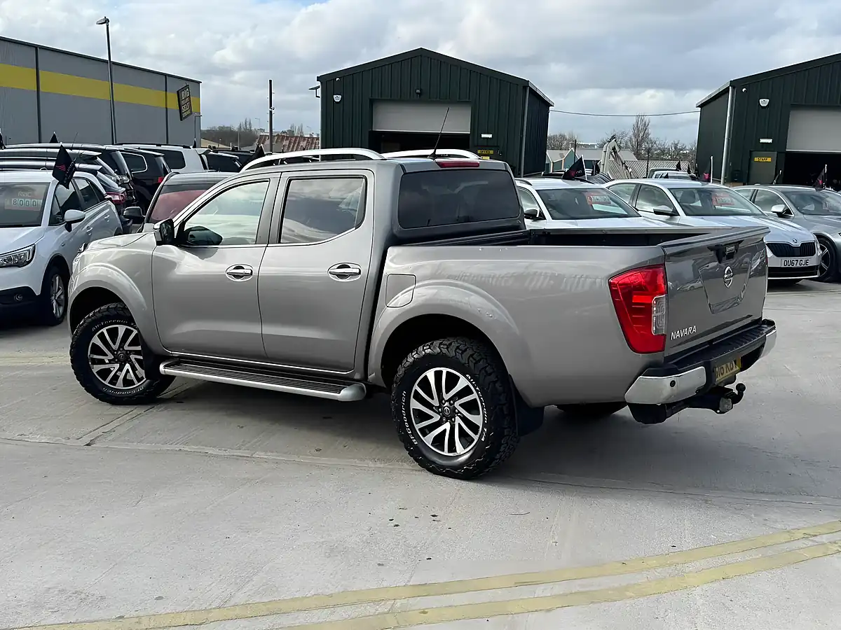 Used 2016 Nissan Navara Tekna Grey - Interior and Exterior details 9