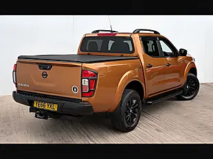 Used 2016 Nissan Navara Tekna Savannah Yellow - Interior and Exterior details 10
