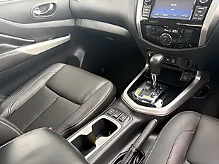 Used 2016 Nissan Navara Tekna Savannah Yellow - Interior and Exterior details 11