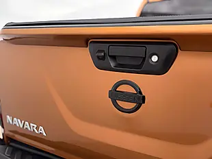 Used 2016 Nissan Navara Tekna Savannah Yellow - Interior and Exterior details 13