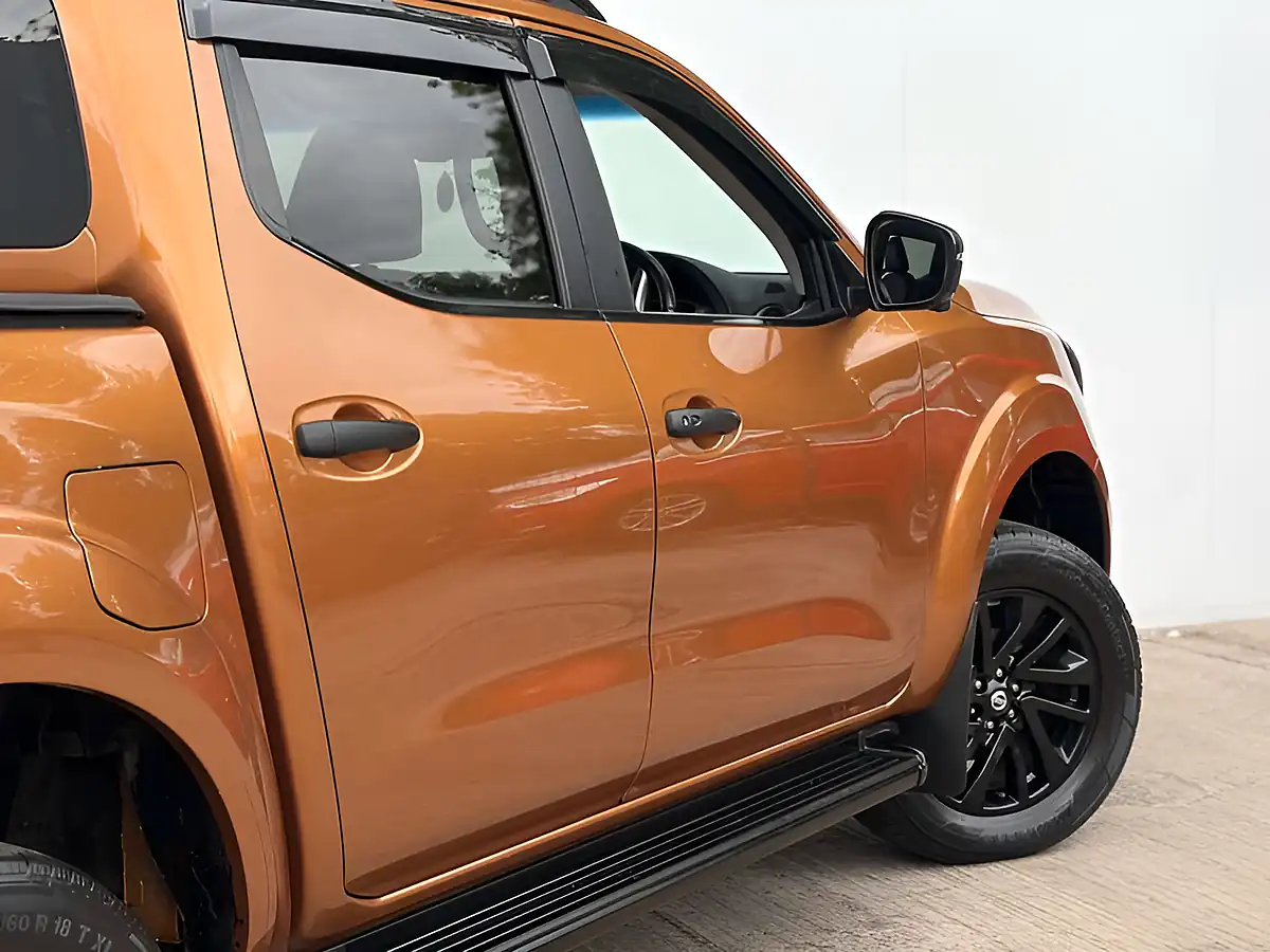 Used 2016 Nissan Navara Tekna Savannah Yellow - Interior and Exterior details 15