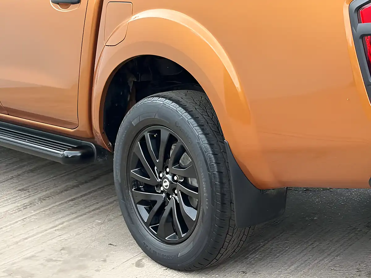 Used 2016 Nissan Navara Tekna Savannah Yellow - Interior and Exterior details 16