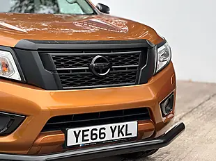 Used 2016 Nissan Navara Tekna Savannah Yellow - Interior and Exterior details 4