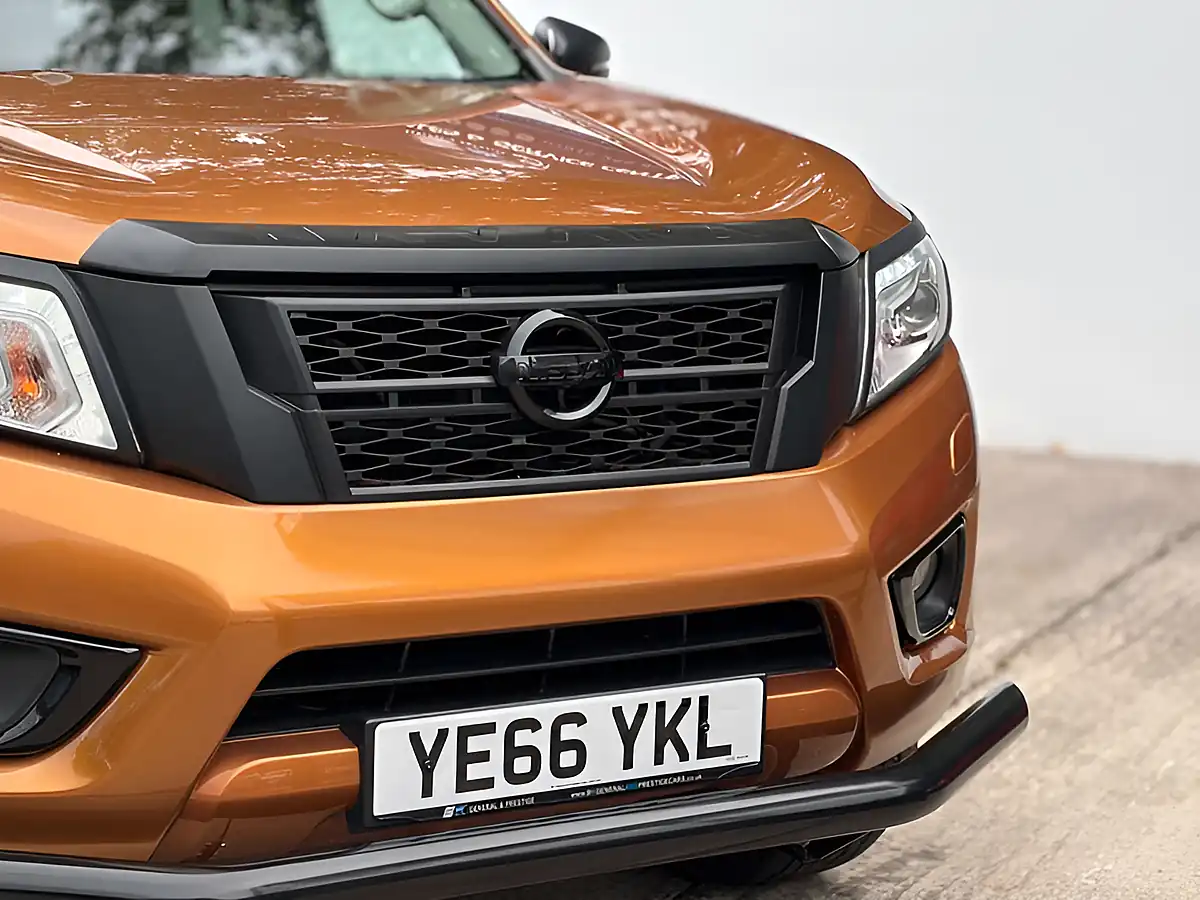 Used 2016 Nissan Navara Tekna Savannah Yellow - Interior and Exterior details 4